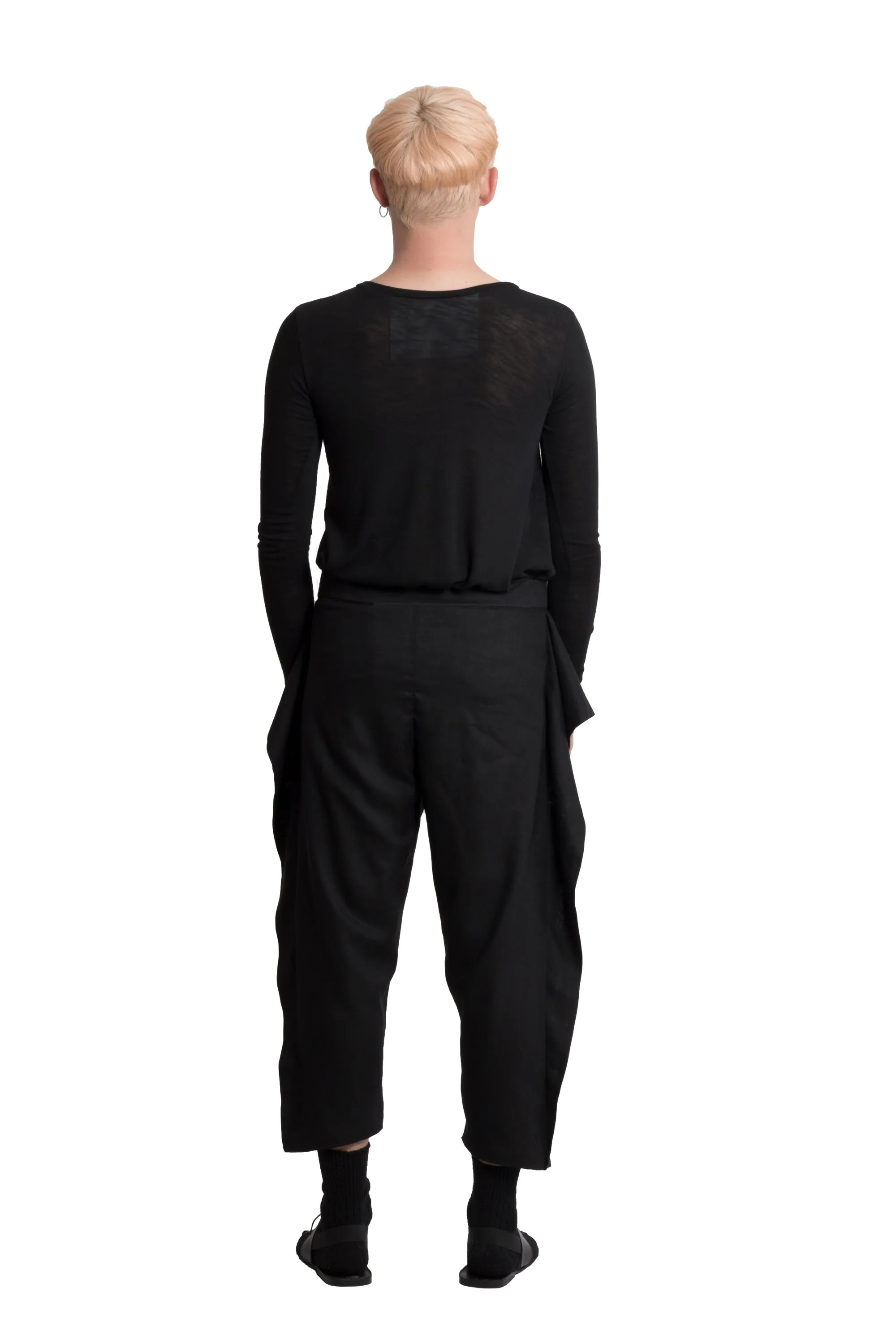 Flax trousers with a twirl