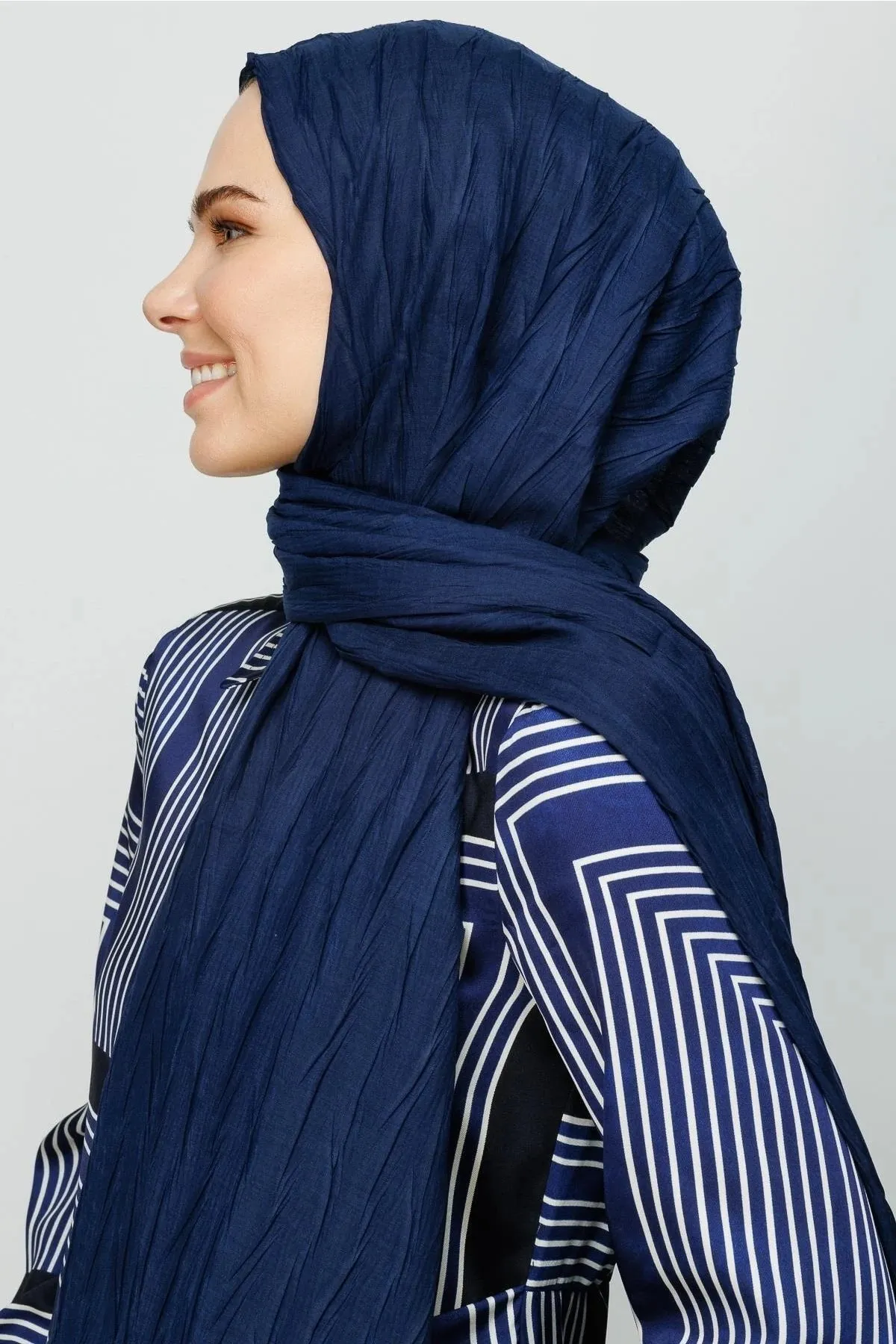 Navyblue Pleated Bamboo Hijab